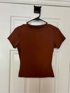 Women's Short Sleeve Crewneck Tee in Brown- Automet